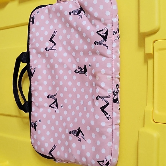 Table Case - Picture 4 of 6